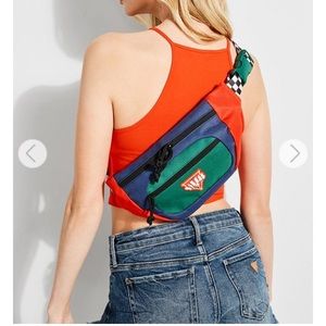 guess vibras fanny pack